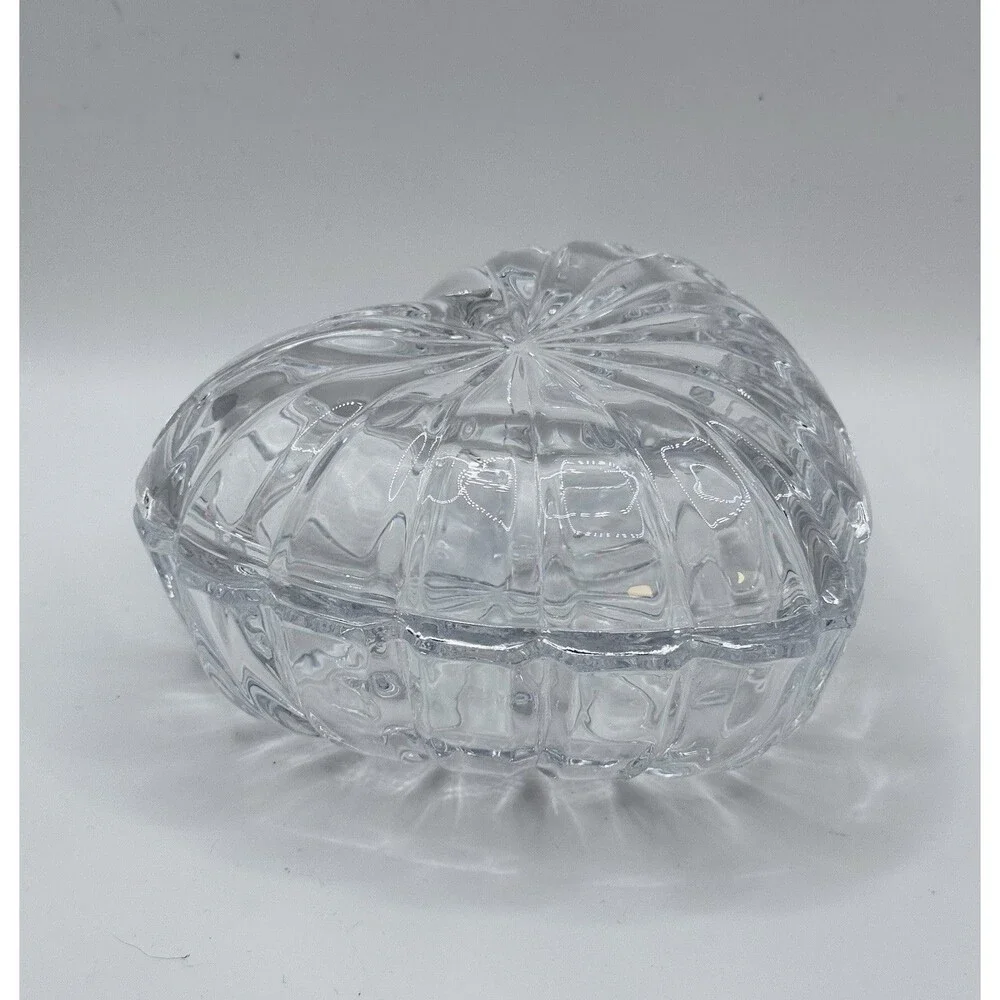 Vintage Clear Glass Heart Shaped Trinket Box Covered Candy Dish Jewelry Box 4.5”